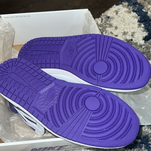 NIB - Air Jordan 1 High OG - Size 11 - Picture 2 of 12